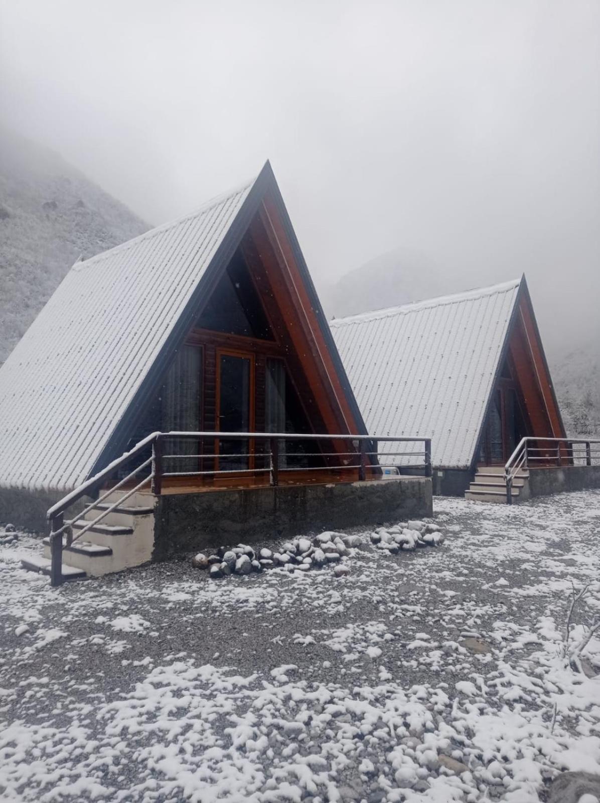 Bungaja Chalets Shkodër Esterno foto